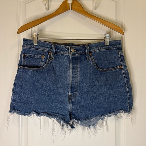Levi’s 501 Jean Shorts Button Fly Cutoff Distressed High Rise Size 32 - Picture 3 of 12